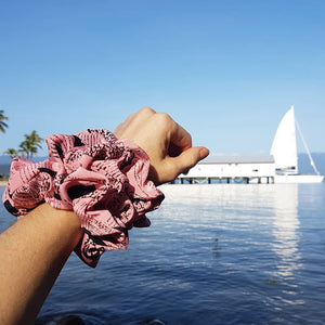 flamingo | scrunchie