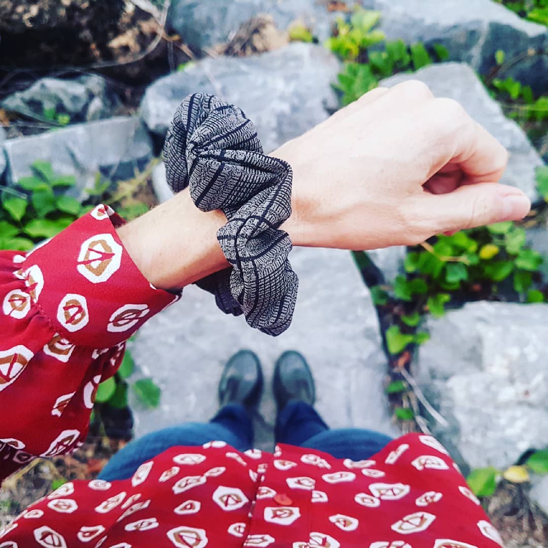 licorice lattice | scrunchie